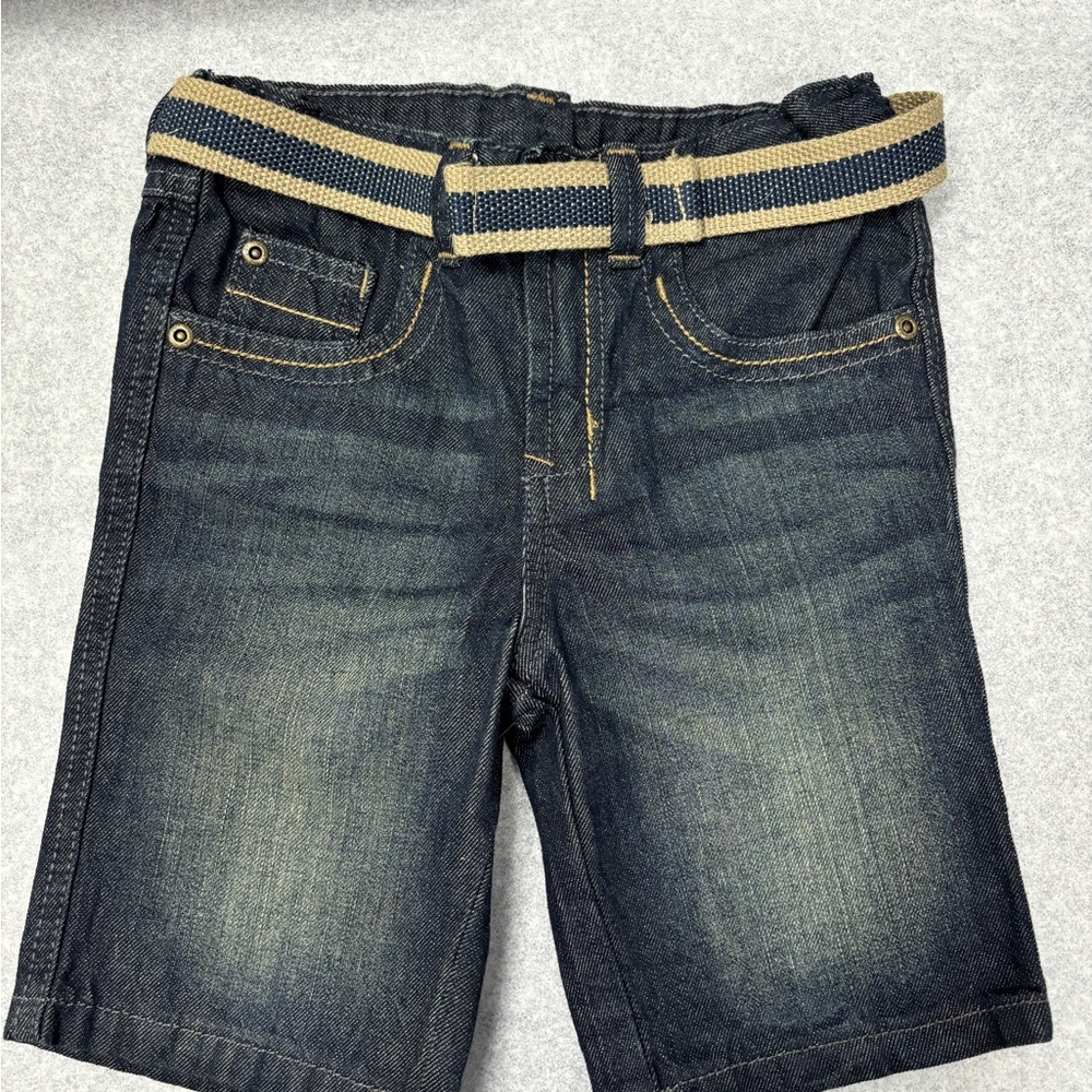 Jean shorts like new with belt